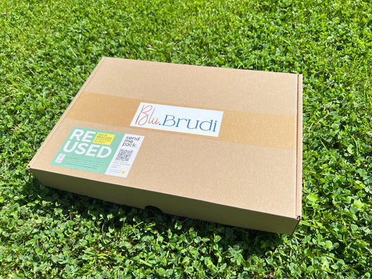 Nachhaltige Versandkartons bei Blu.Brudi® – weil gutes Verpacken zählt